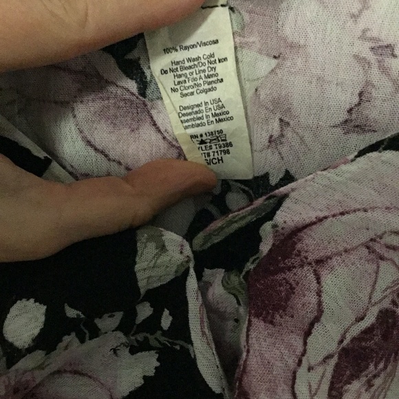 Modern Floral Top - Picture 4 of 4